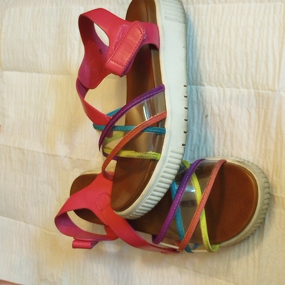 Pink Multi colored sandals for little girls - Picture 3 of 5